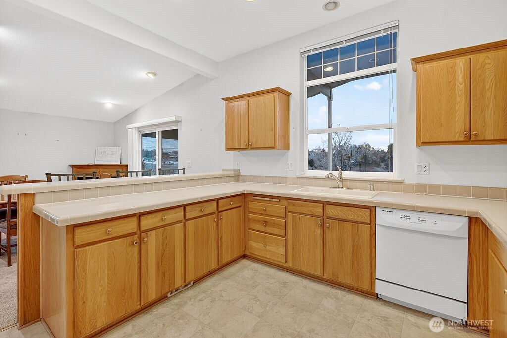 584 Canyon Drive , East Wenatchee, WA 98802