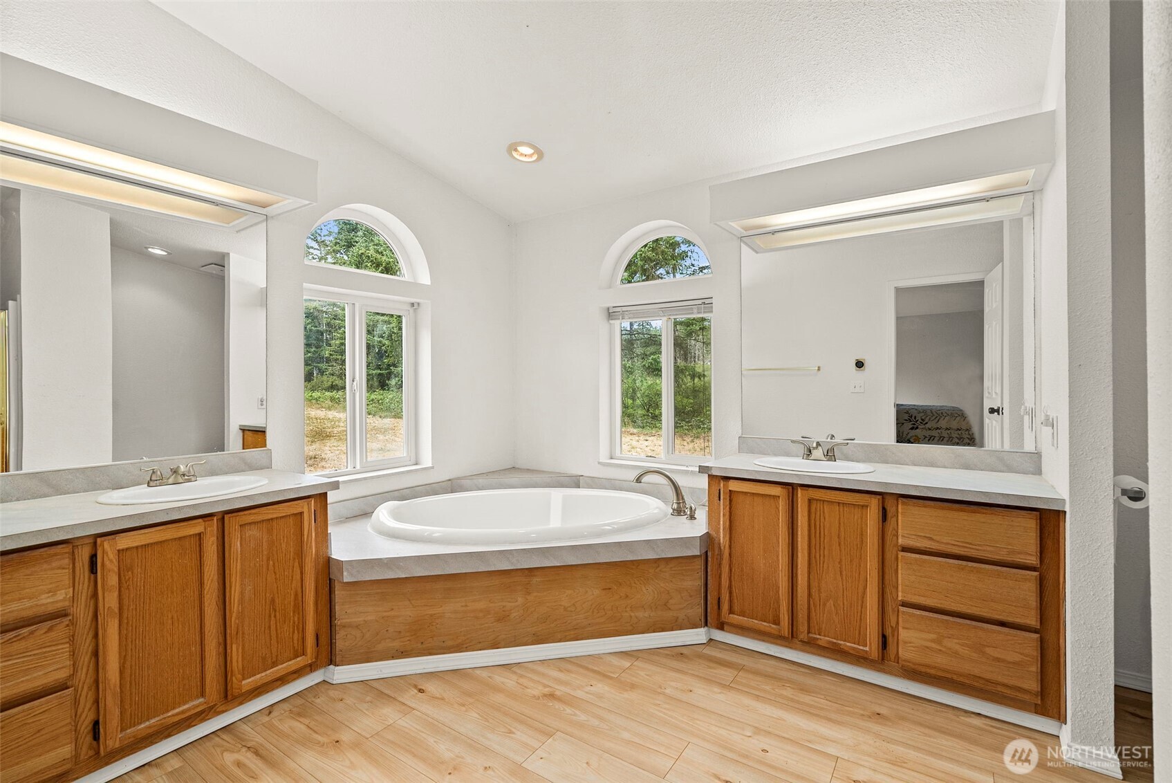 14846 N HWY 101 , Shelton, WA 98584