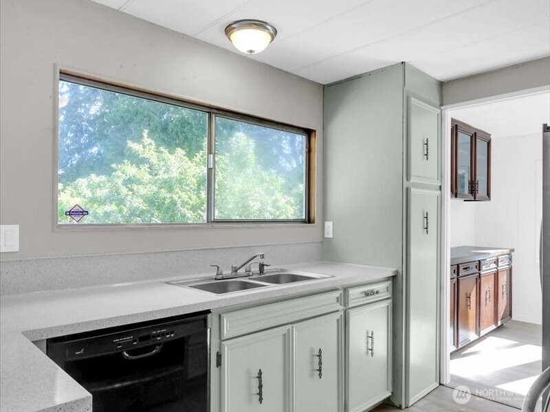 15430 SE 116th Street , Renton, WA 98059