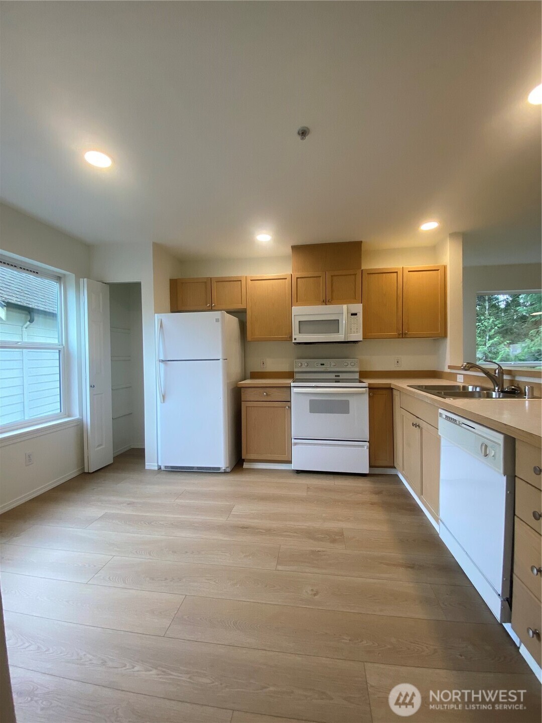 1600 121st Street SE #J101, Everett, WA 98208