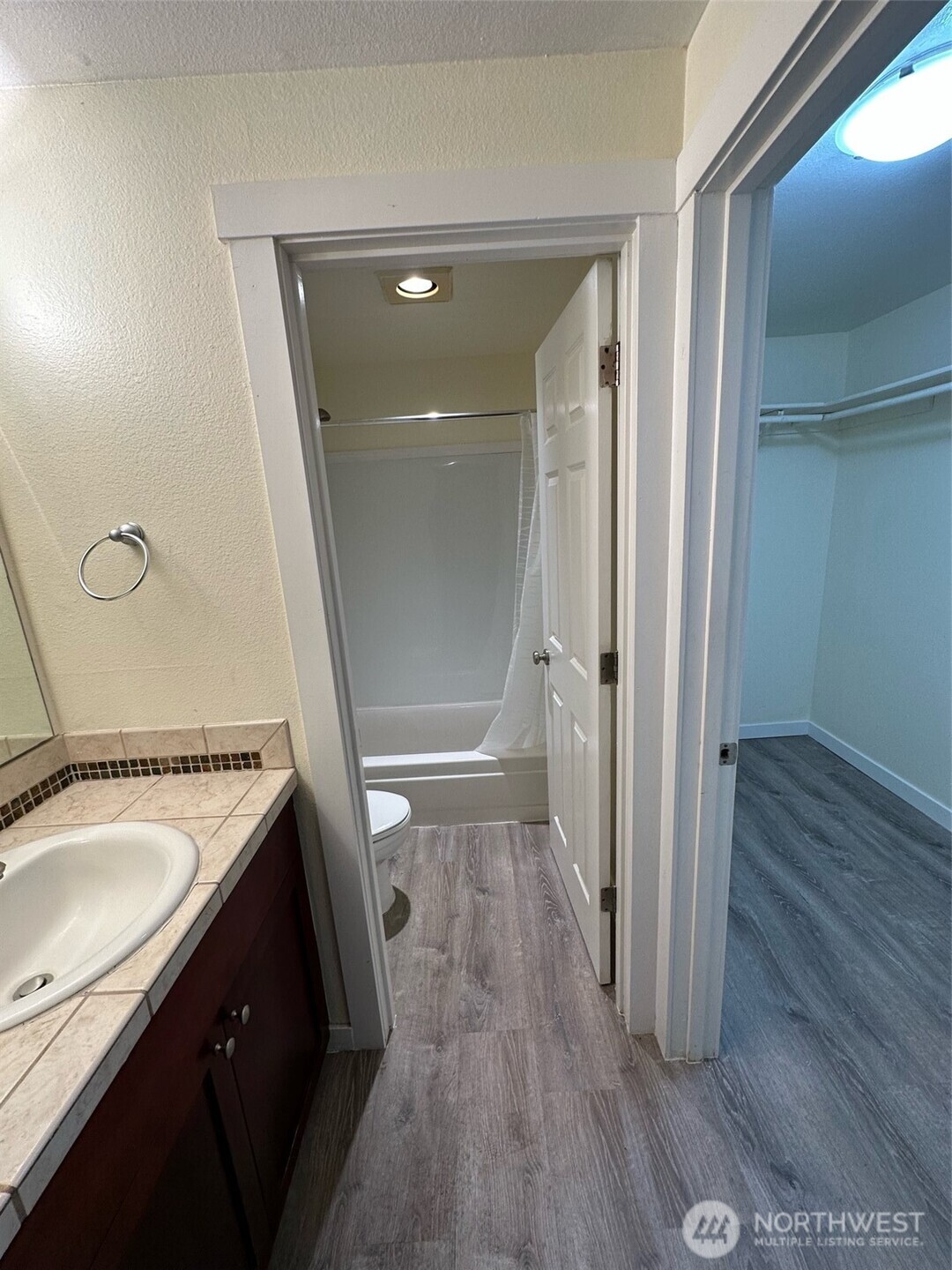 28704 18th Avenue S, Federal Way, WA 98003