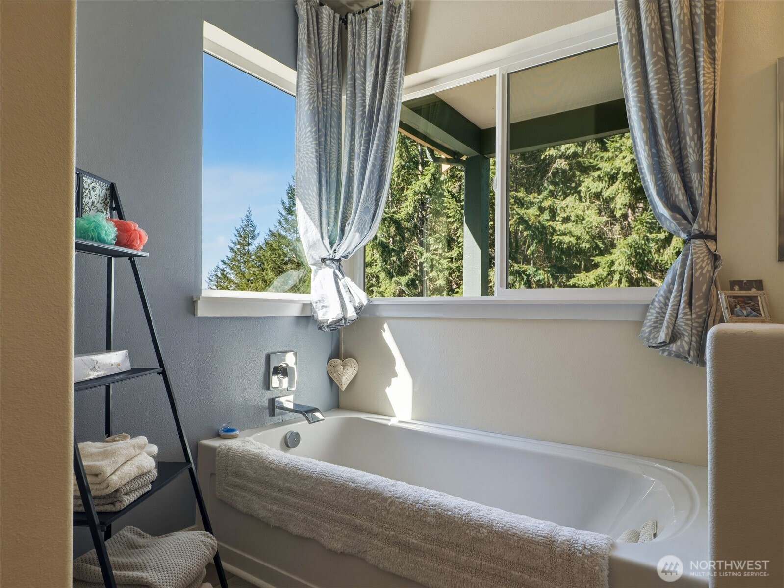 418 Shy Bear Road , Toutle, WA 98649