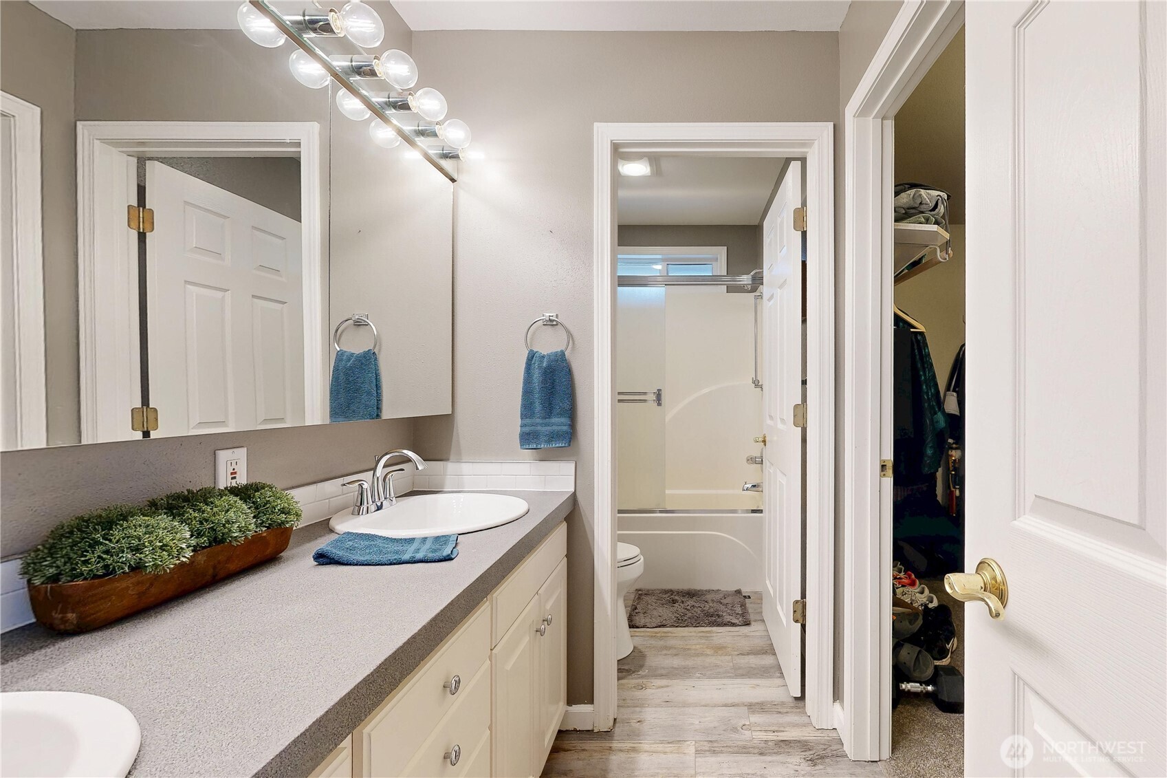 956 SE Garrison Drive , College Place, WA 99324