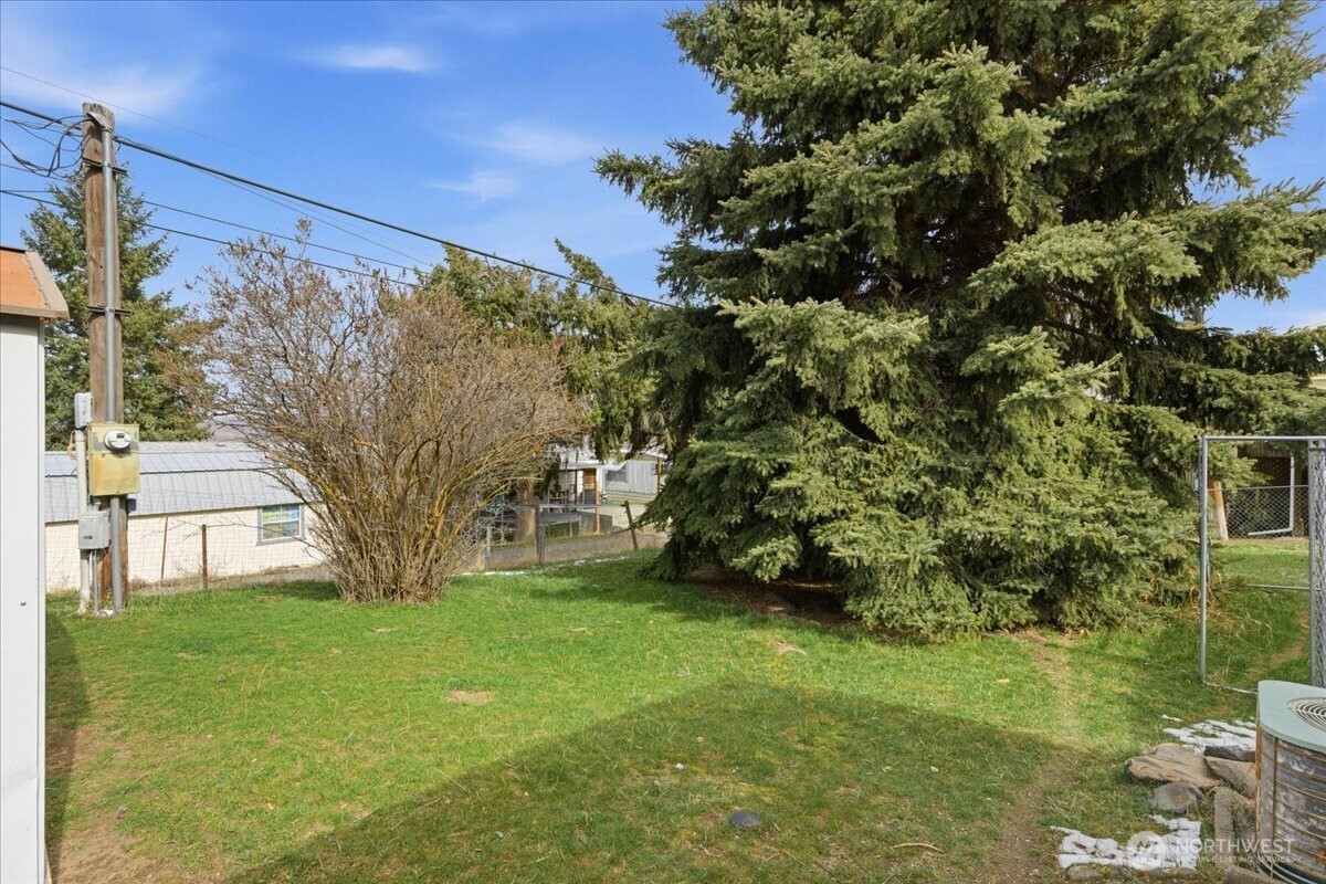 121 Dill Avenue , Grand Coulee, WA 99133