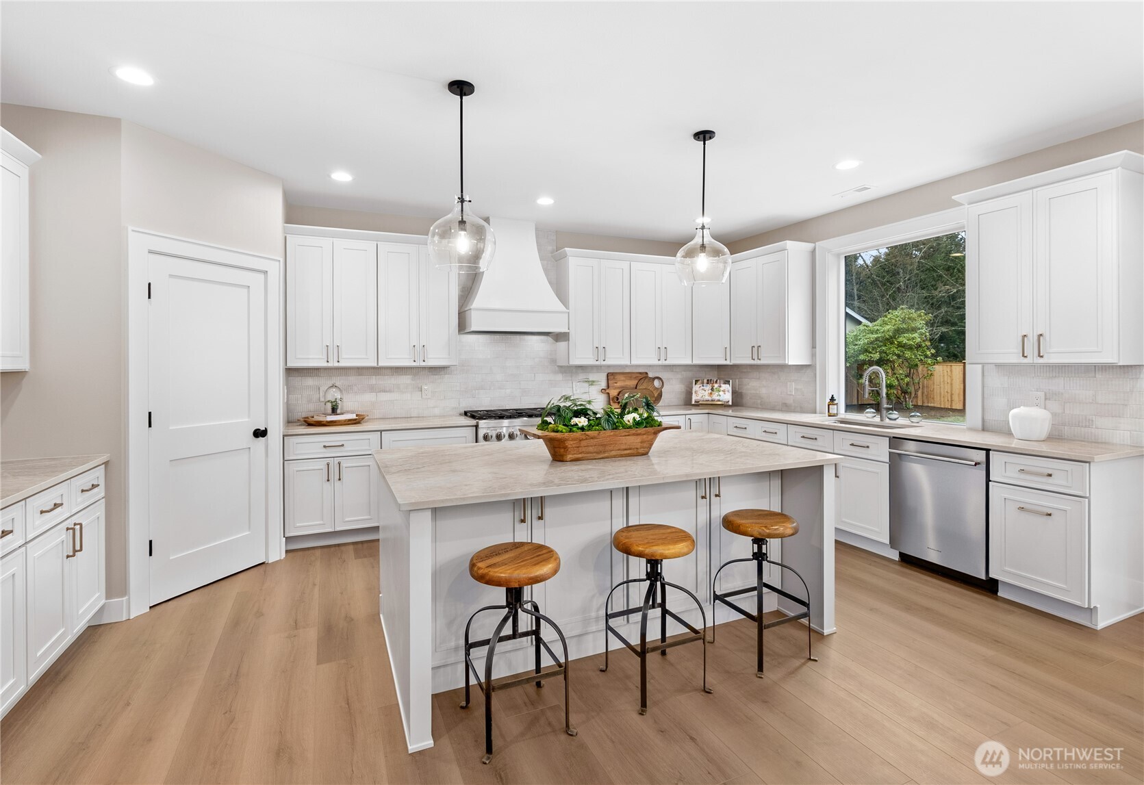 22917 102ND Avenue SE, Woodinville, WA 98077