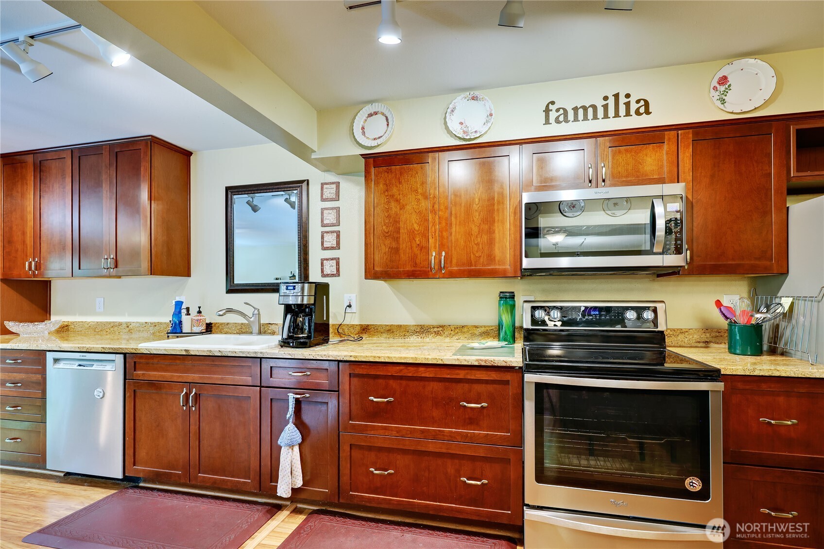 541 Surfcrest Place NE, Poulsbo, WA 98370