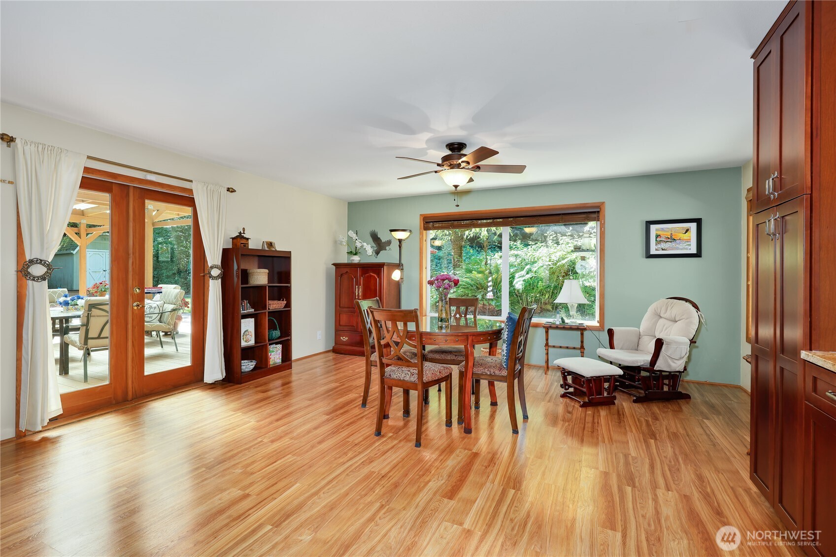 541 Surfcrest Place NE, Poulsbo, WA 98370