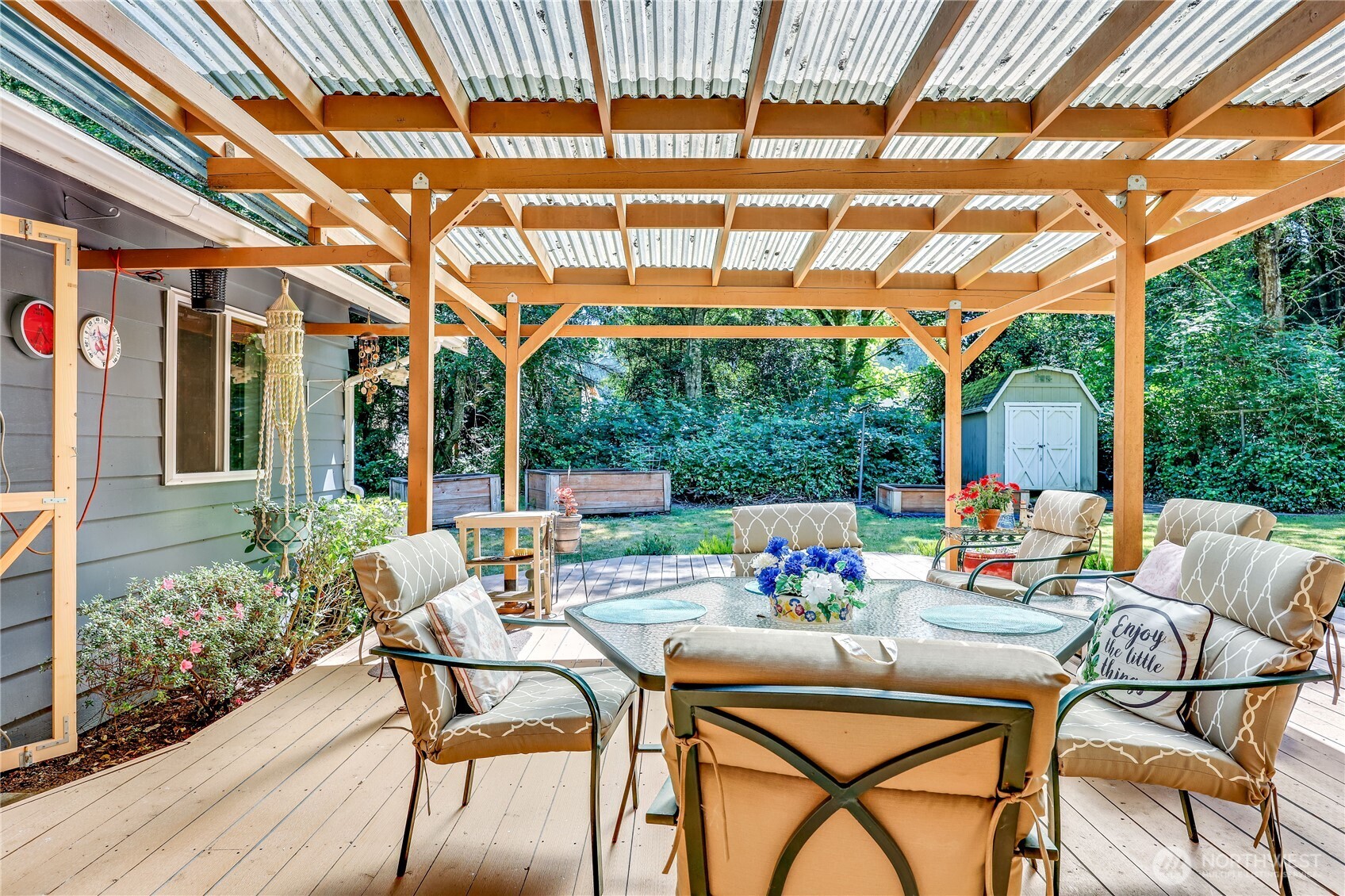 541 Surfcrest Place NE, Poulsbo, WA 98370