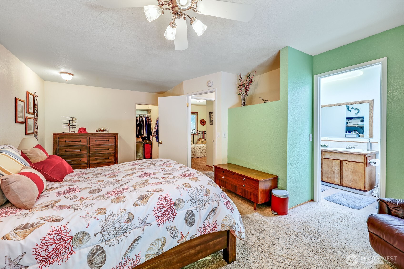 541 Surfcrest Place NE, Poulsbo, WA 98370