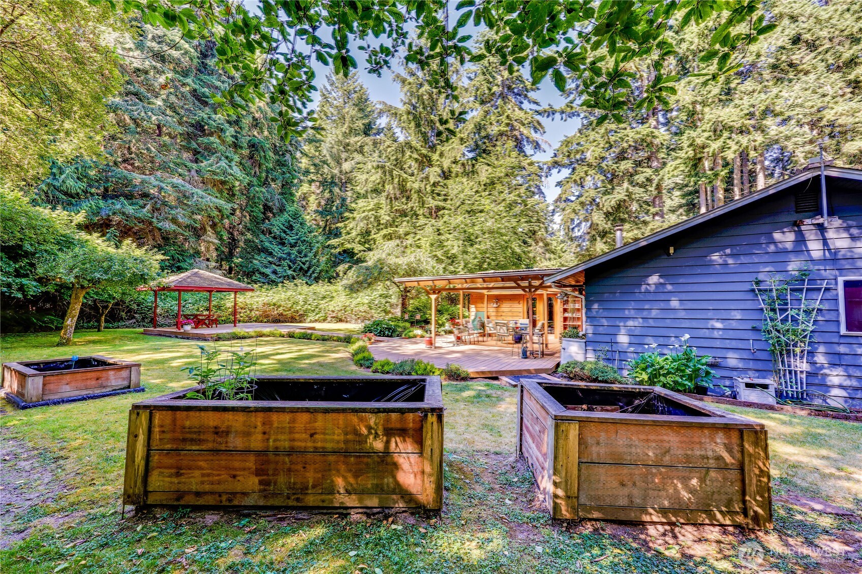 541 Surfcrest Place NE, Poulsbo, WA 98370