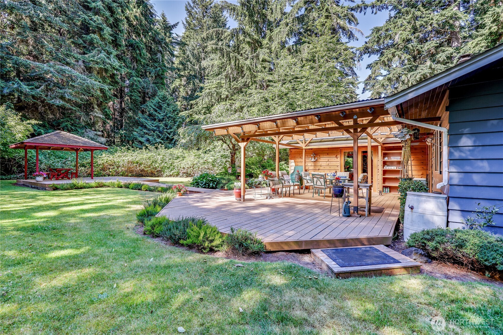 541 Surfcrest Place NE, Poulsbo, WA 98370