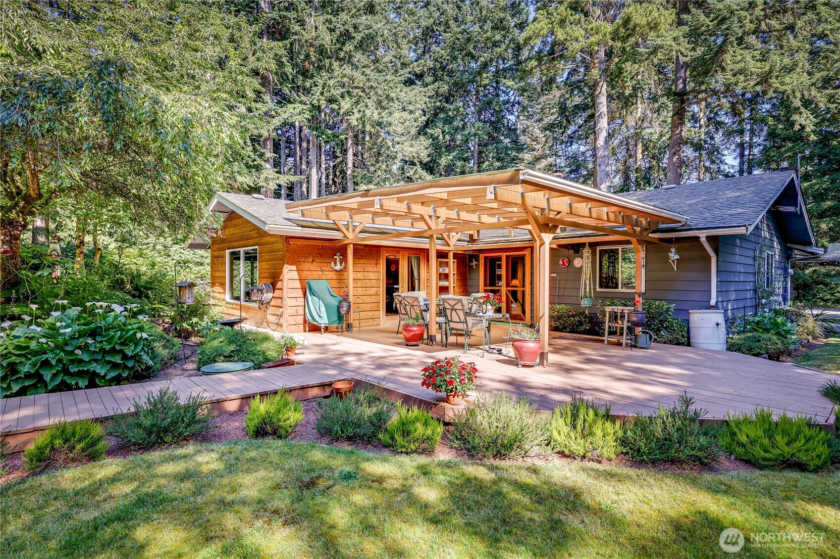 541 Surfcrest Place NE, Poulsbo, WA 98370