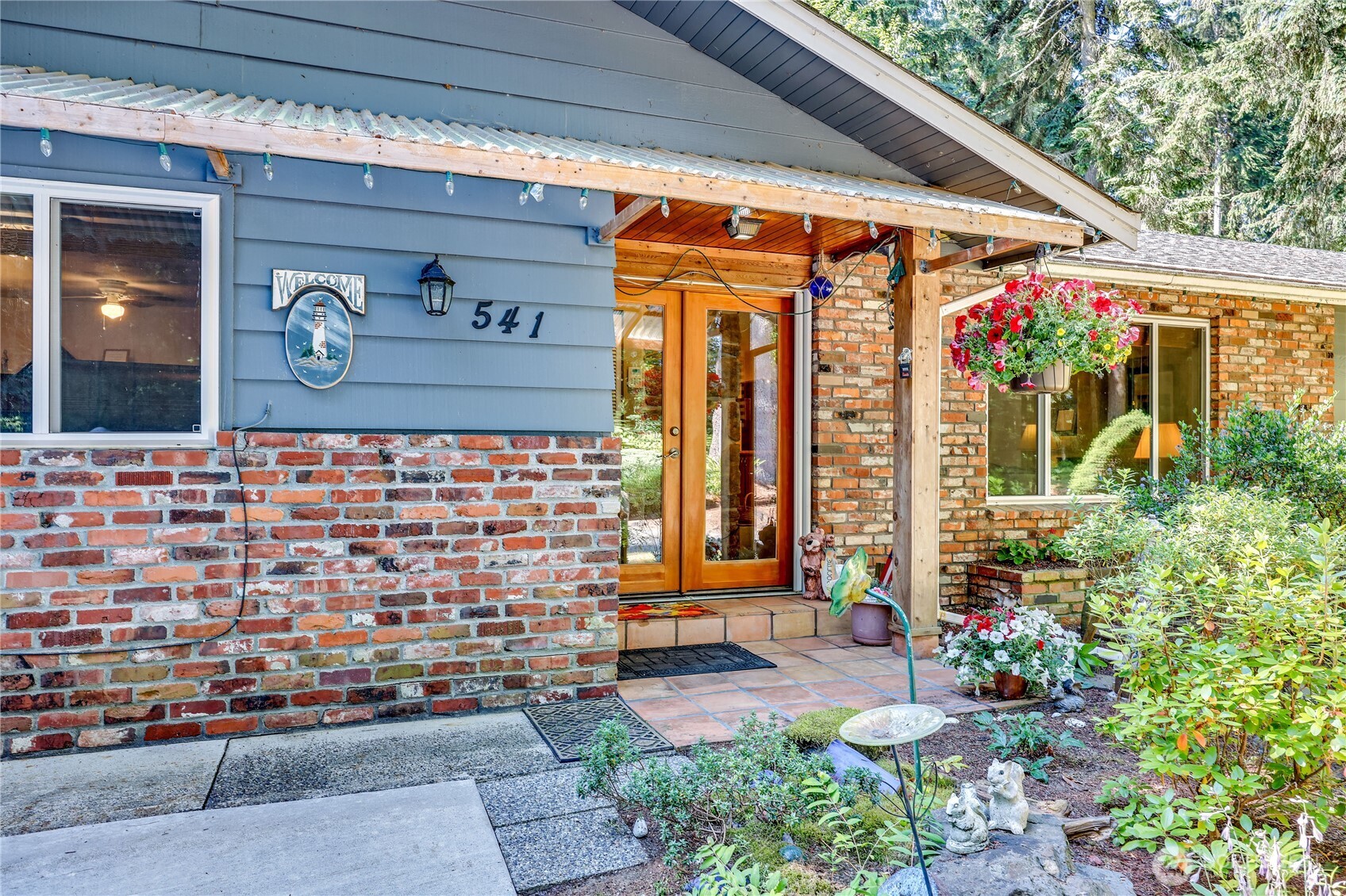 541 Surfcrest Place NE, Poulsbo, WA 98370