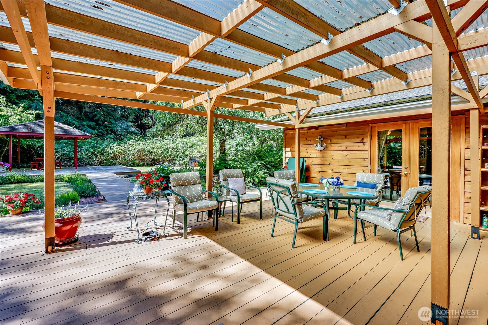 541 Surfcrest Place NE, Poulsbo, WA 98370