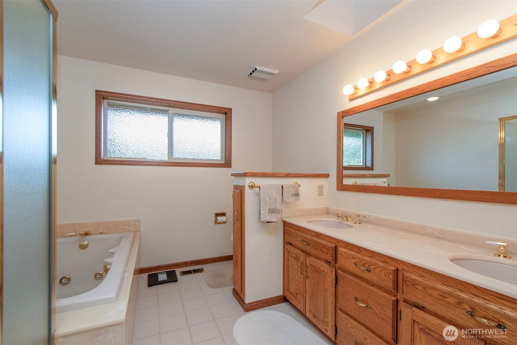 6200 Woodcock Road , Sequim, WA 98382