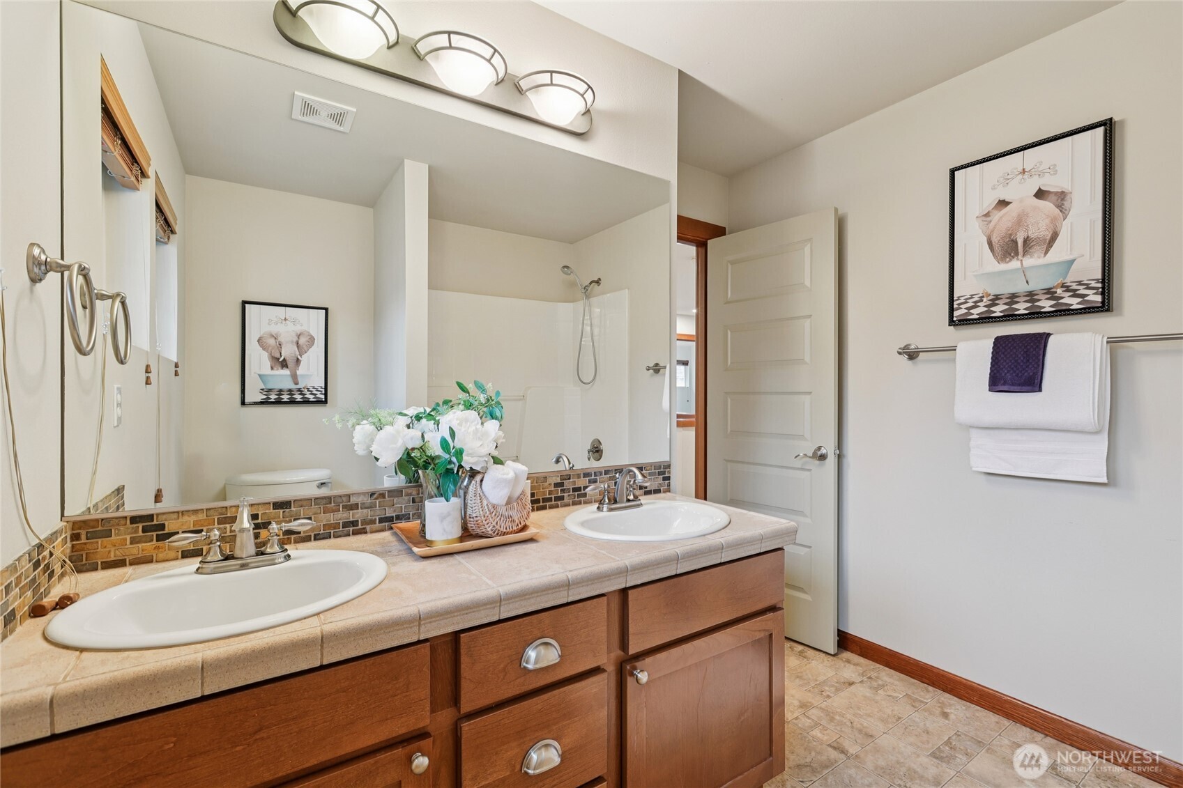 8827 NE 148th Place , Kenmore, WA 98028