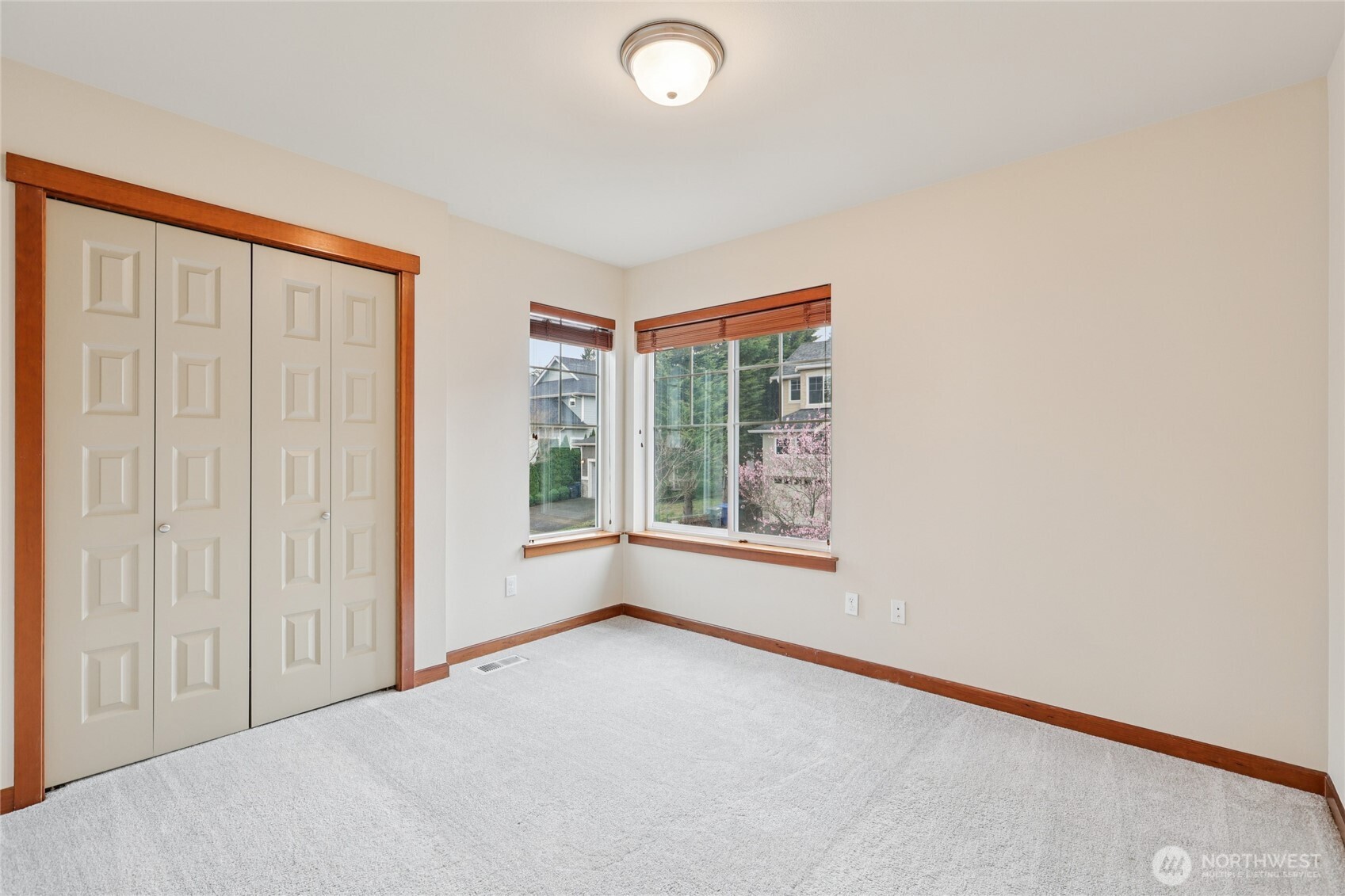 8827 NE 148th Place , Kenmore, WA 98028