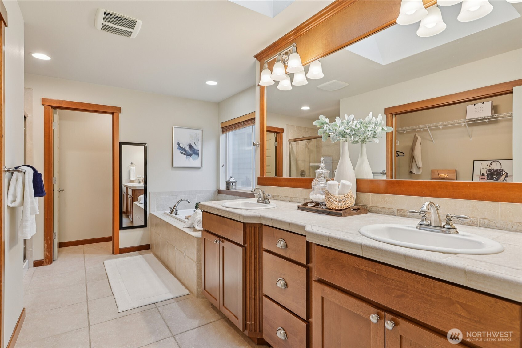 8827 NE 148th Place , Kenmore, WA 98028