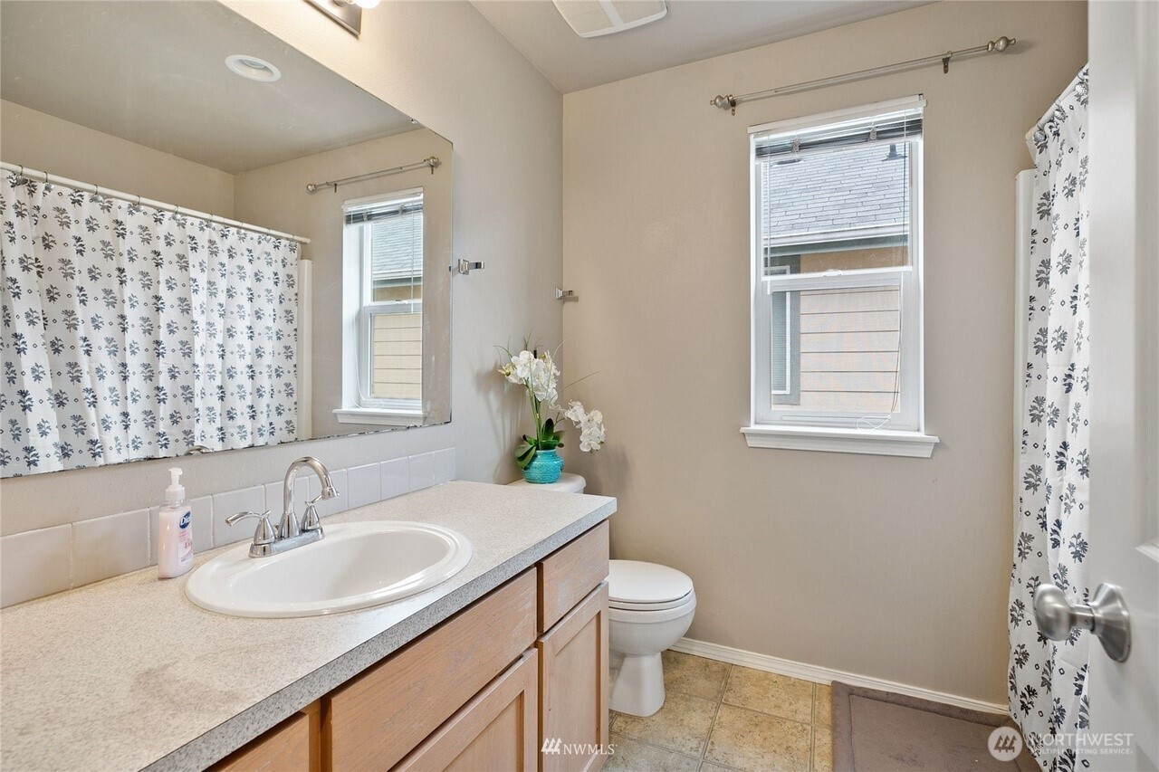 6924 Inlay Street SE, Lacey, WA 98513