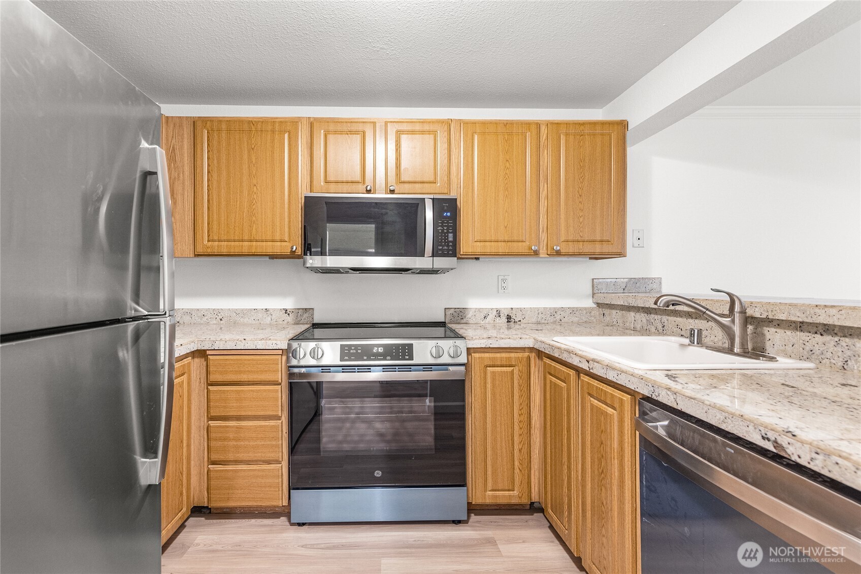 10026 NE 127th Place #D117, Kirkland, WA 98034