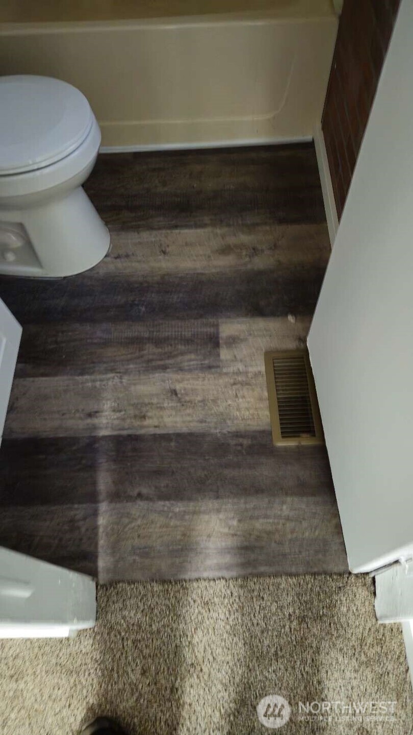 316 W 2nd Street #6, Onalaska, WA 98570