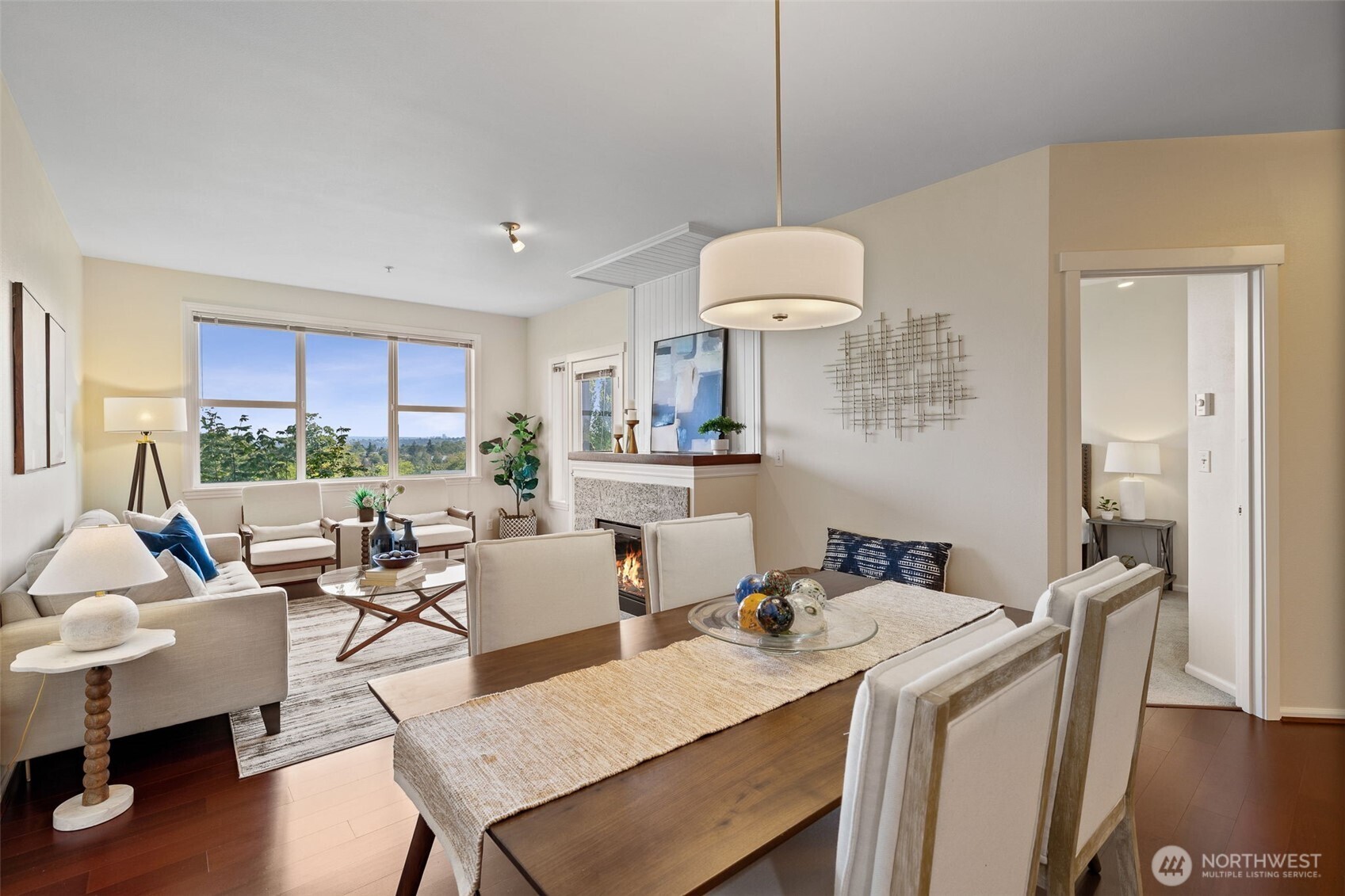 2960 SW Raymond Street #204, Seattle, WA 98126-2944