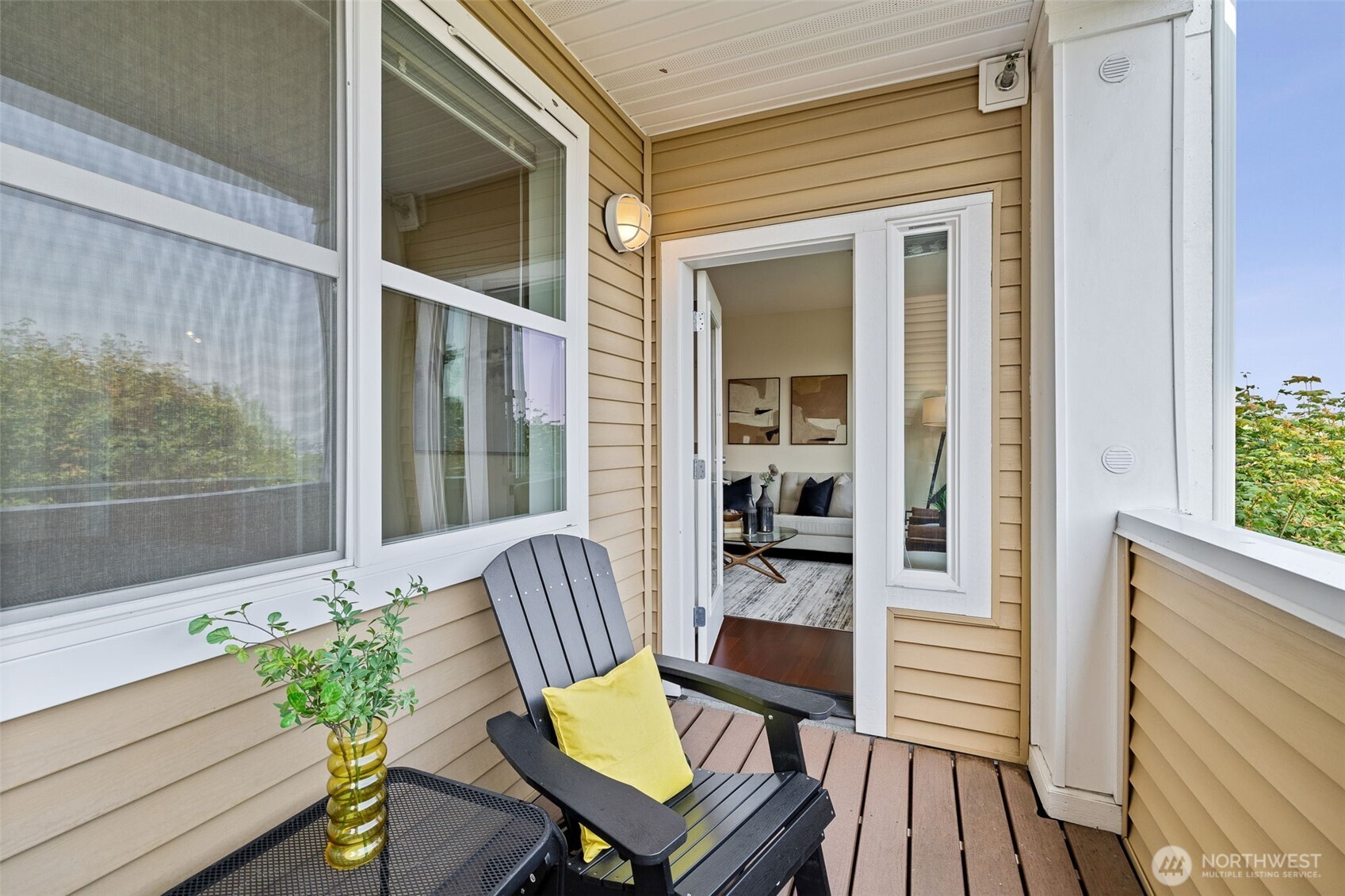 2960 SW Raymond Street #204, Seattle, WA 98126-2944