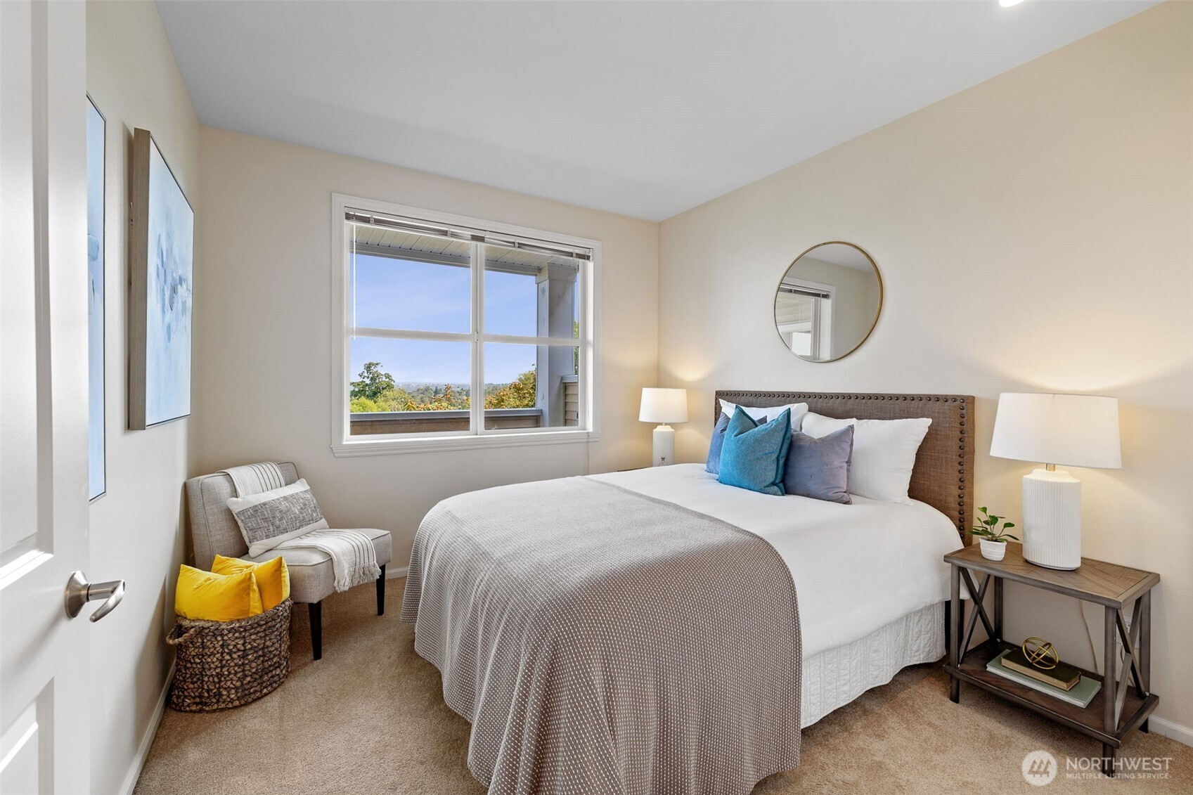 2960 SW Raymond Street #204, Seattle, WA 98126-2944