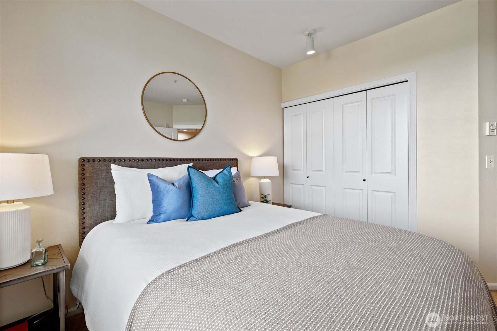 2960 SW Raymond Street #204, Seattle, WA 98126-2944