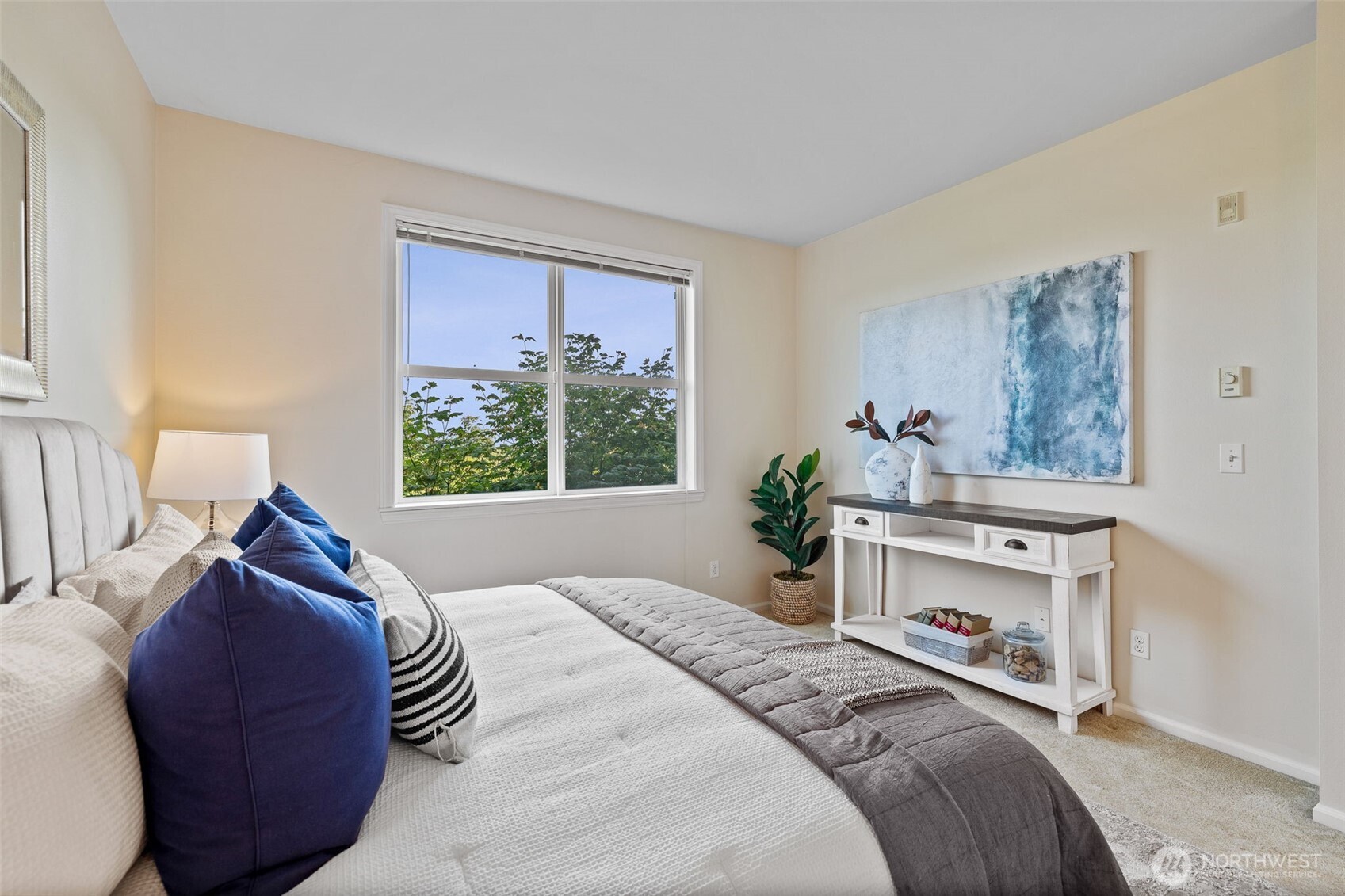 2960 SW Raymond Street #204, Seattle, WA 98126-2944