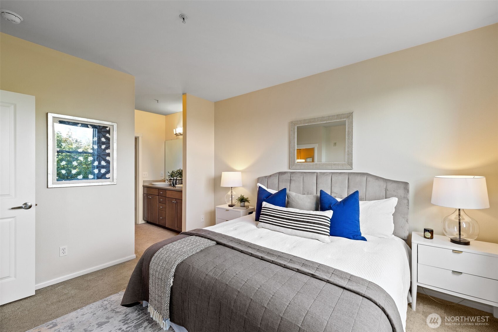 2960 SW Raymond Street #204, Seattle, WA 98126-2944