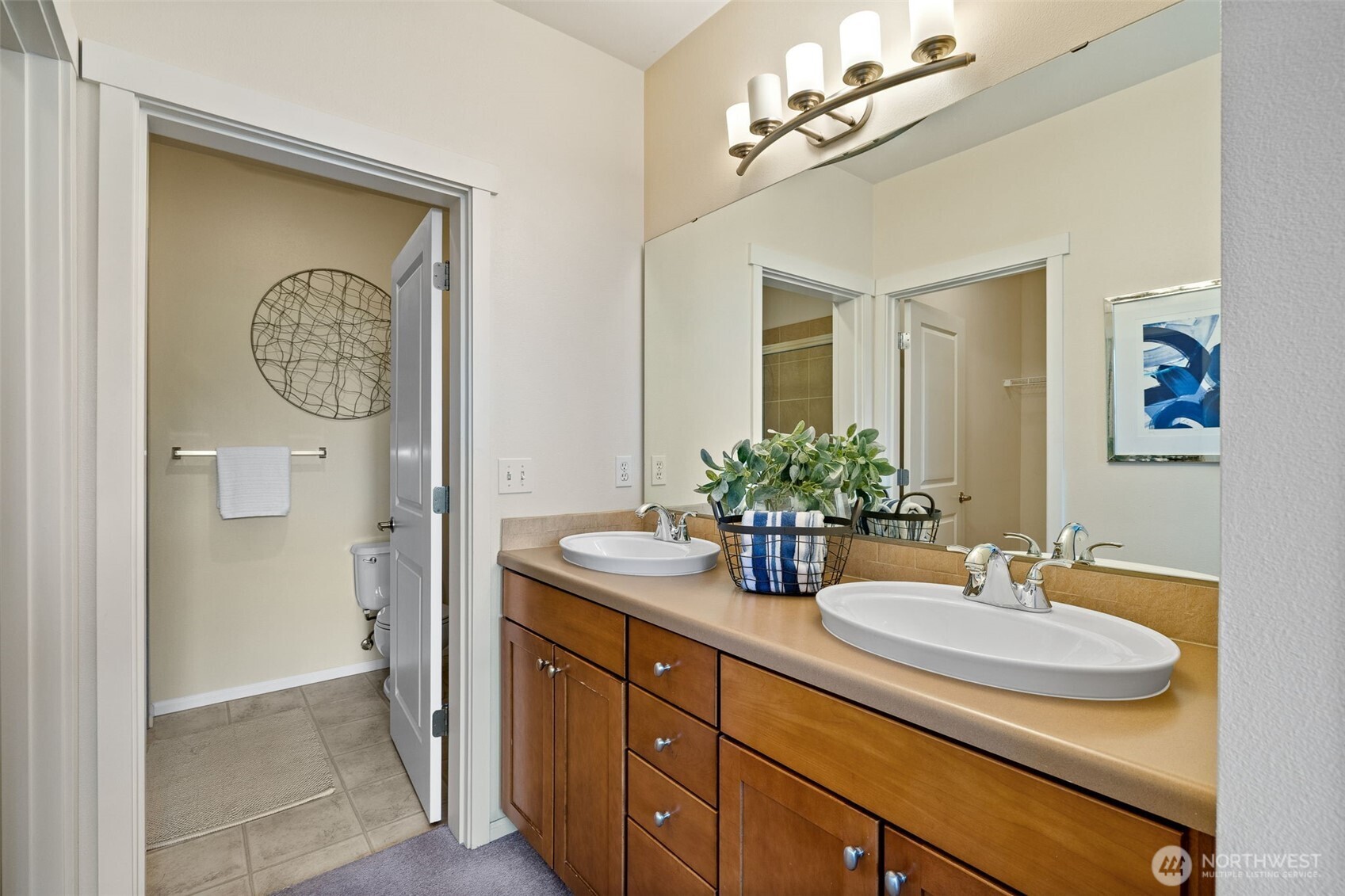 2960 SW Raymond Street #204, Seattle, WA 98126-2944