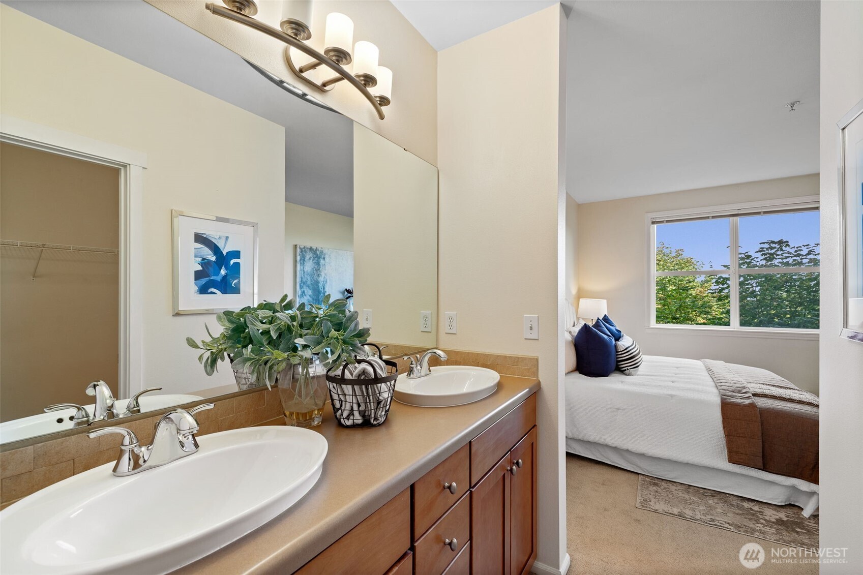 2960 SW Raymond Street #204, Seattle, WA 98126-2944