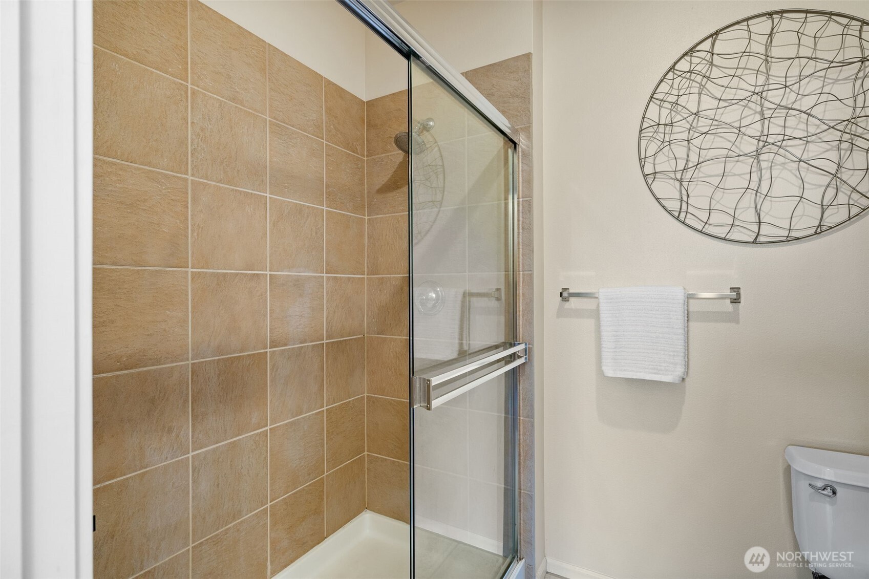 2960 SW Raymond Street #204, Seattle, WA 98126-2944