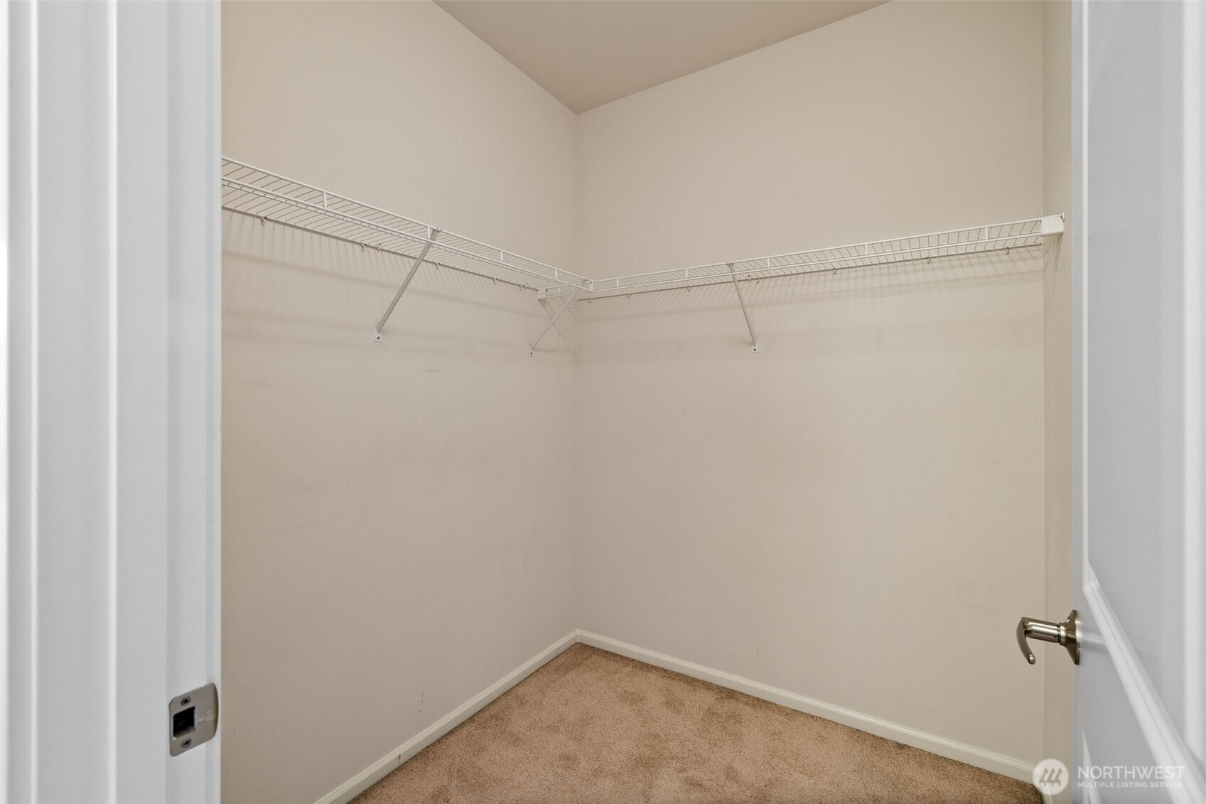 2960 SW Raymond Street #204, Seattle, WA 98126-2944