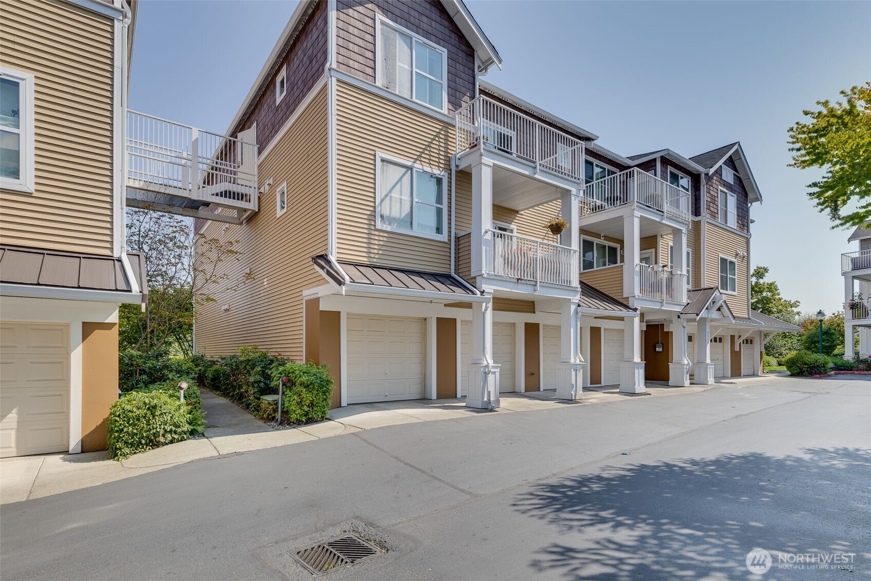 2960 SW Raymond Street #204, Seattle, WA 98126-2944