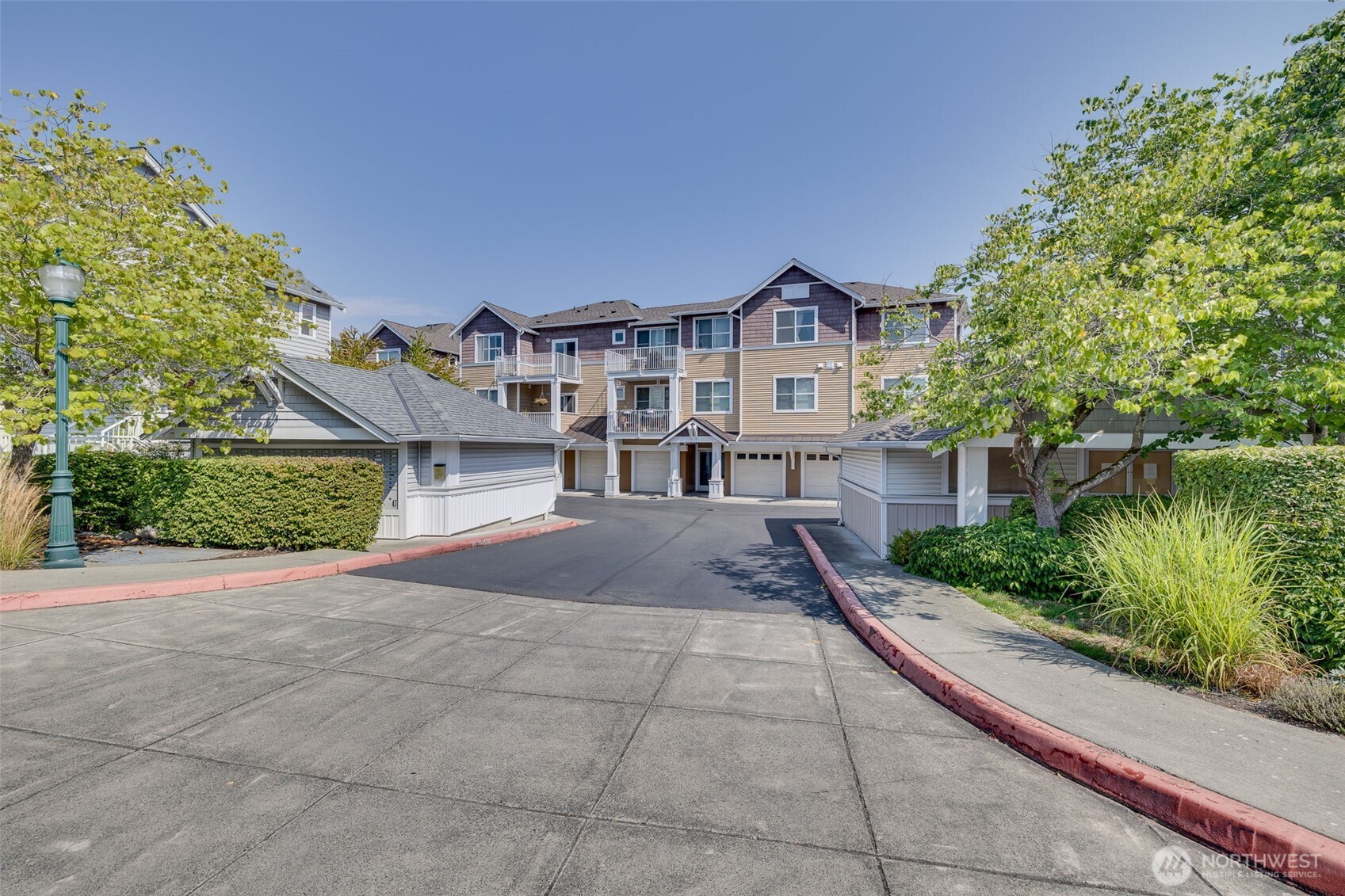 2960 SW Raymond Street #204, Seattle, WA 98126-2944