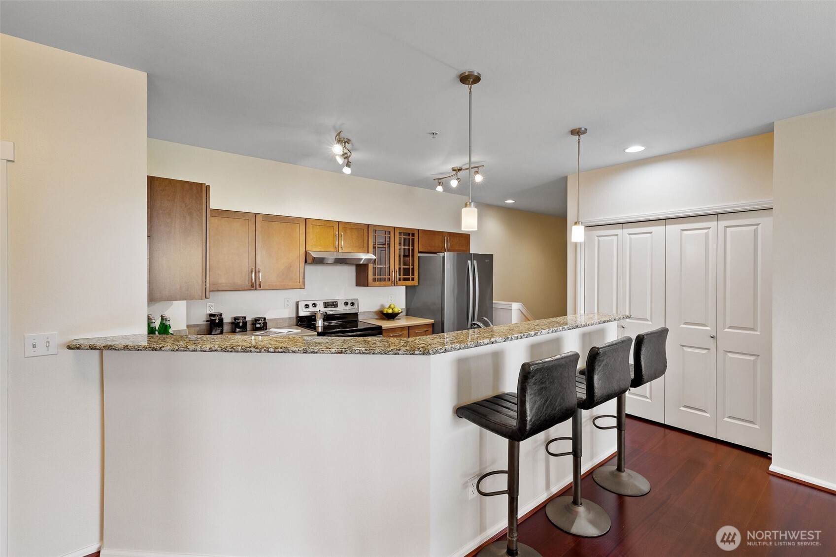 2960 SW Raymond Street #204, Seattle, WA 98126-2944