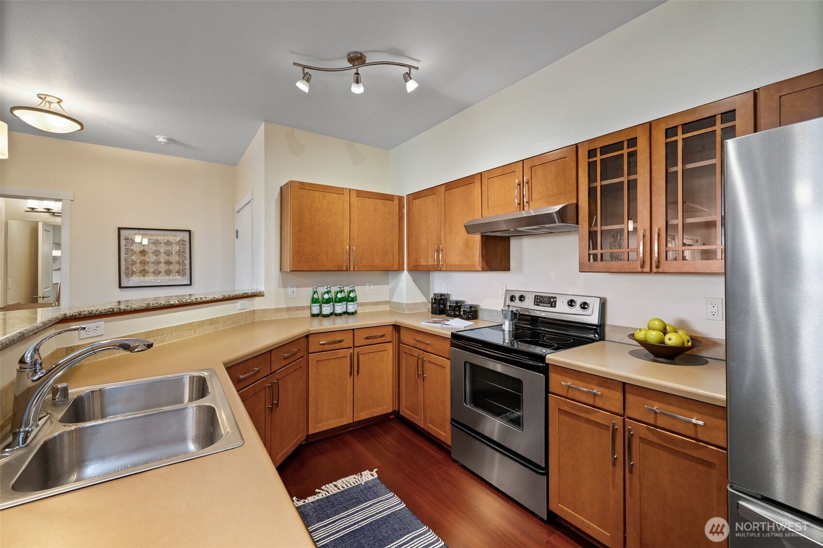 2960 SW Raymond Street #204, Seattle, WA 98126-2944