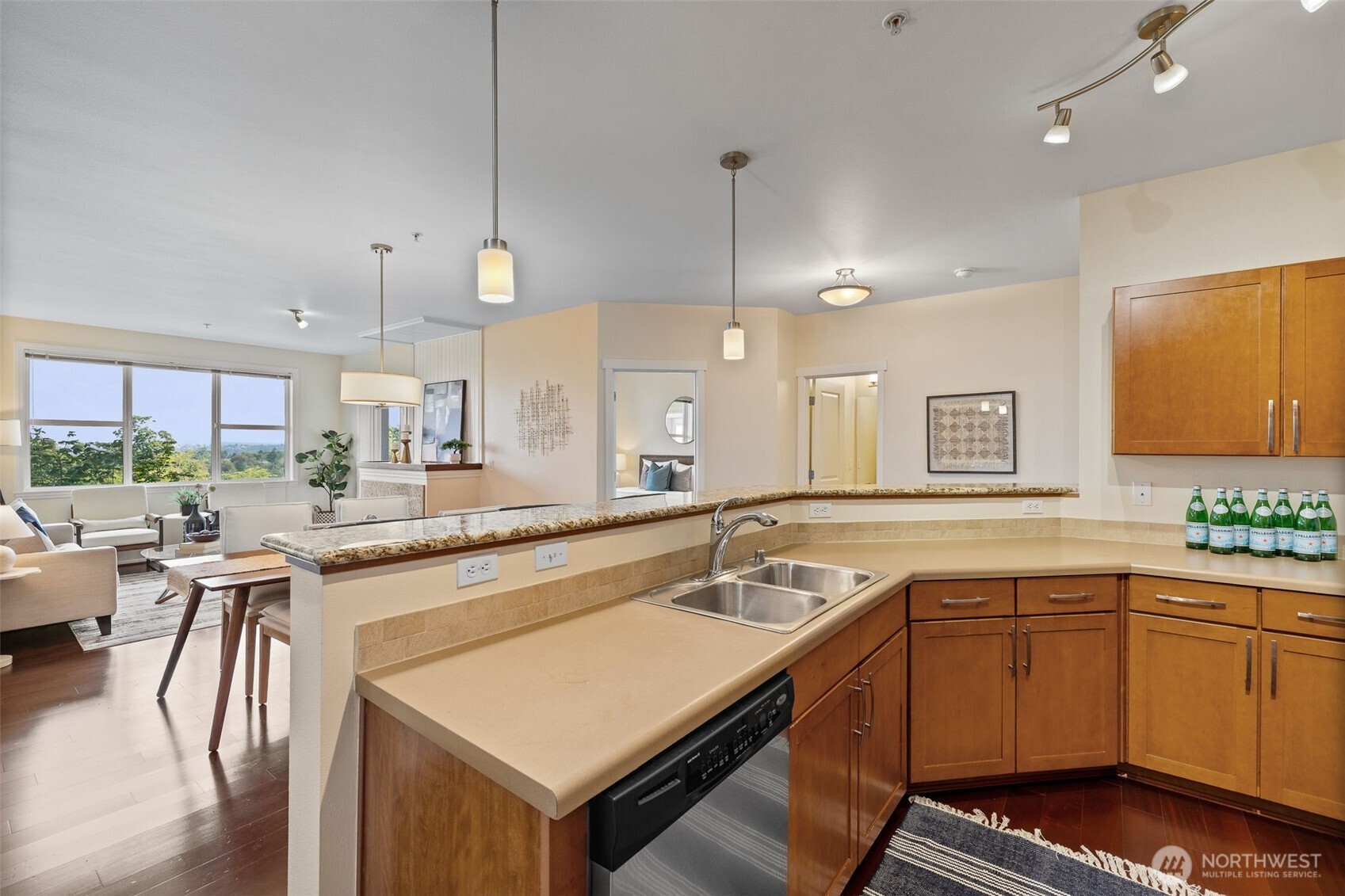 2960 SW Raymond Street #204, Seattle, WA 98126-2944