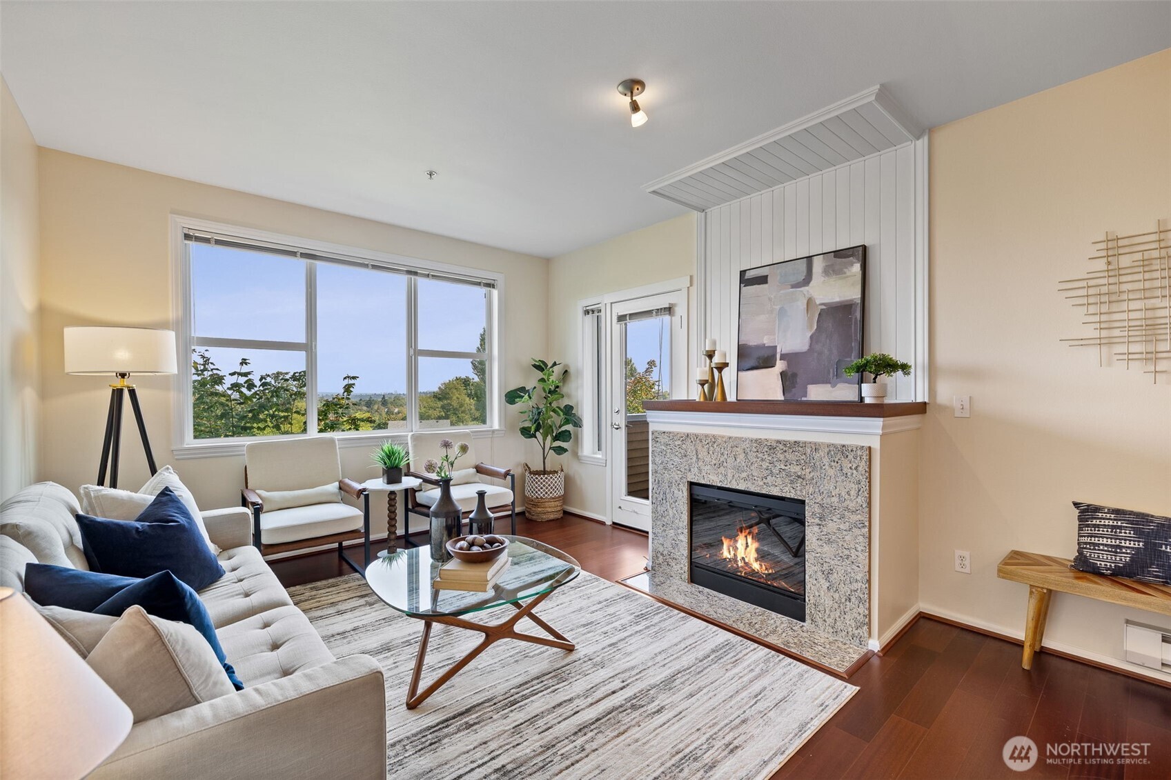2960 SW Raymond Street #204, Seattle, WA 98126-2944