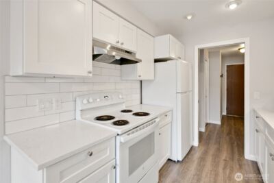 12300 33rd Avenue NE #202, Seattle, WA 98125 - Photo 16