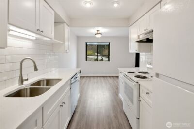 12300 33rd Avenue NE #202, Seattle, WA 98125 - Photo 17