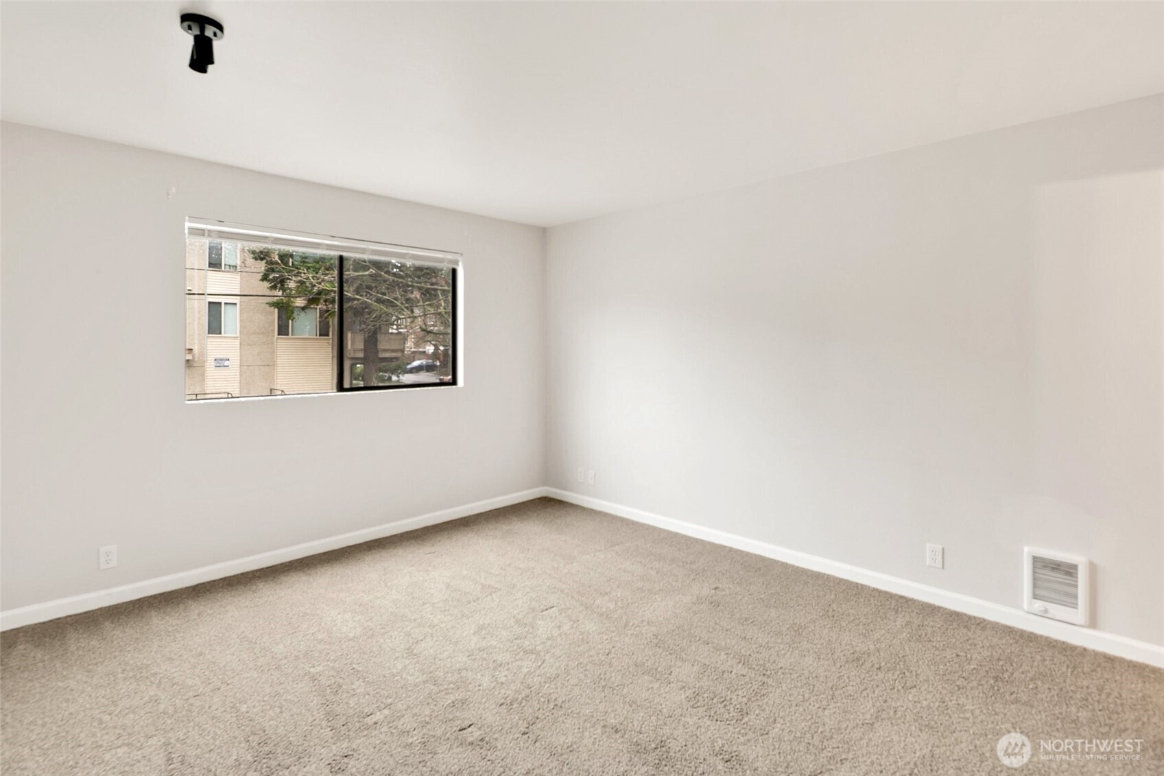 12300 33rd Avenue NE #202, Seattle, WA 98125