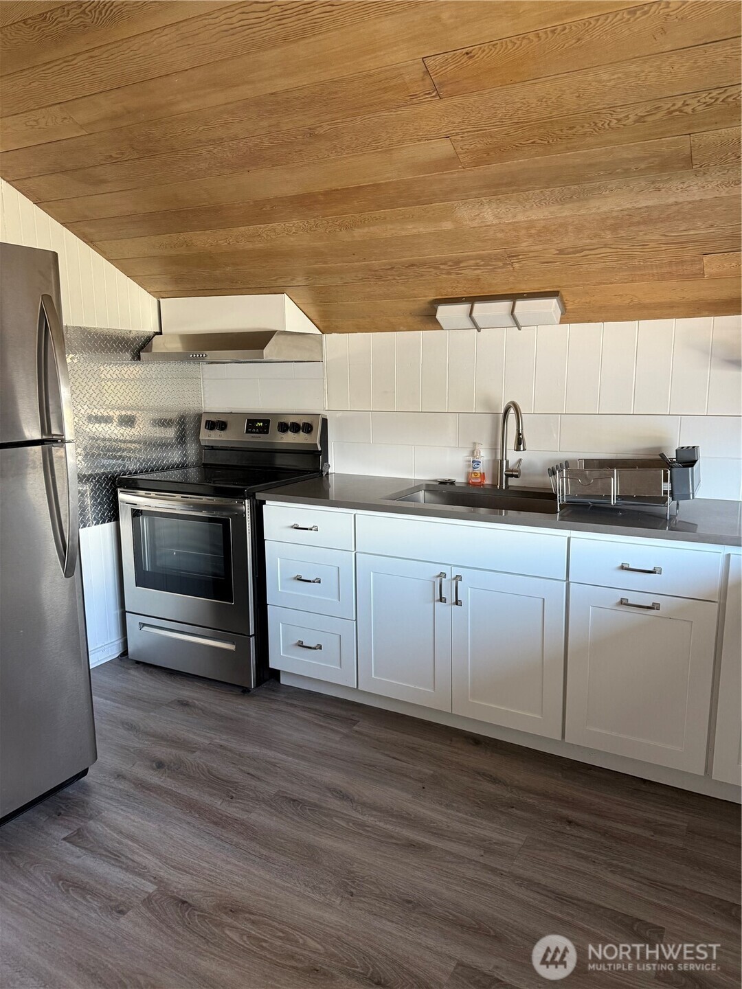 711 N , Hoquiam, WA 98550