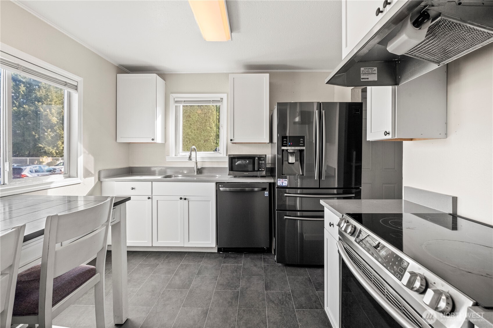 3810 S Asotin Street , Tacoma, WA 98418
