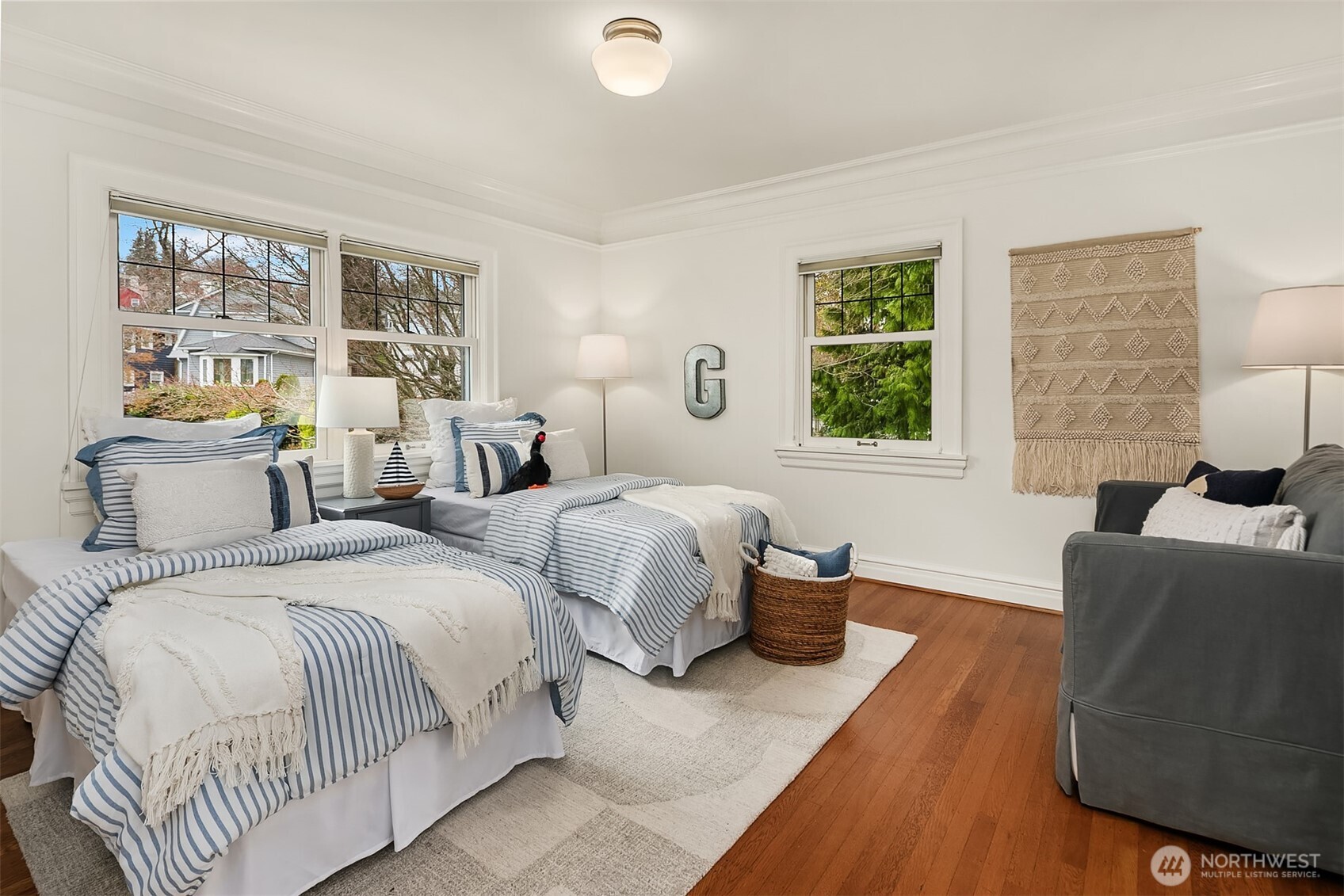 360 Highland Drive , Seattle, WA 98109