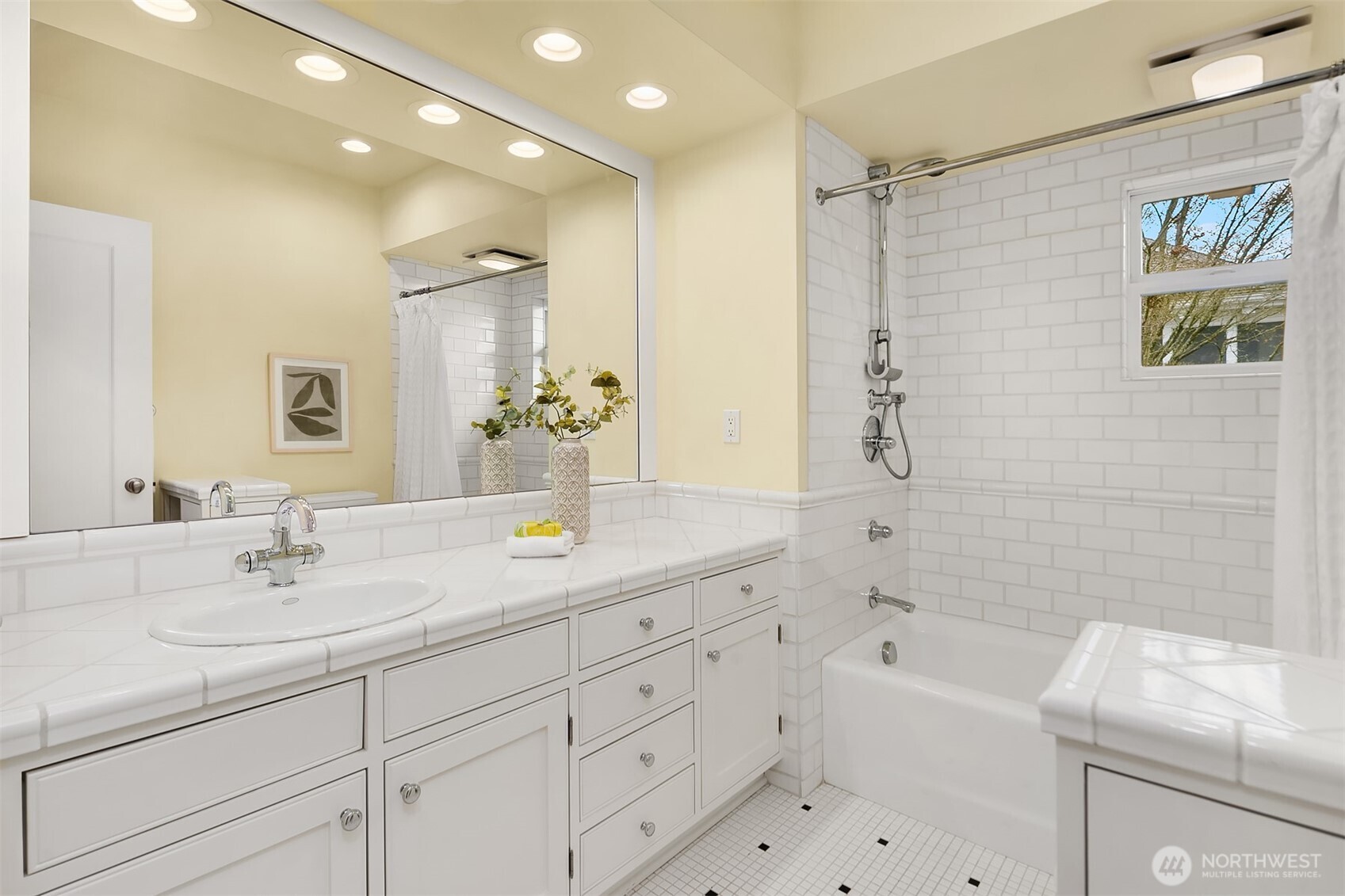 360 Highland Drive , Seattle, WA 98109