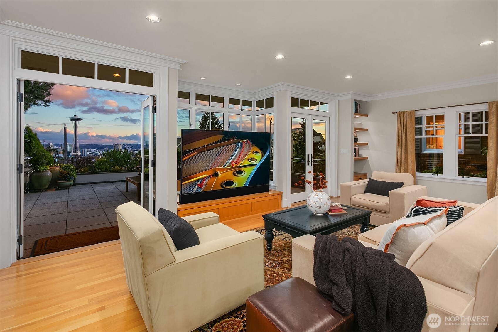 364 Highland Drive , Seattle, WA 98109