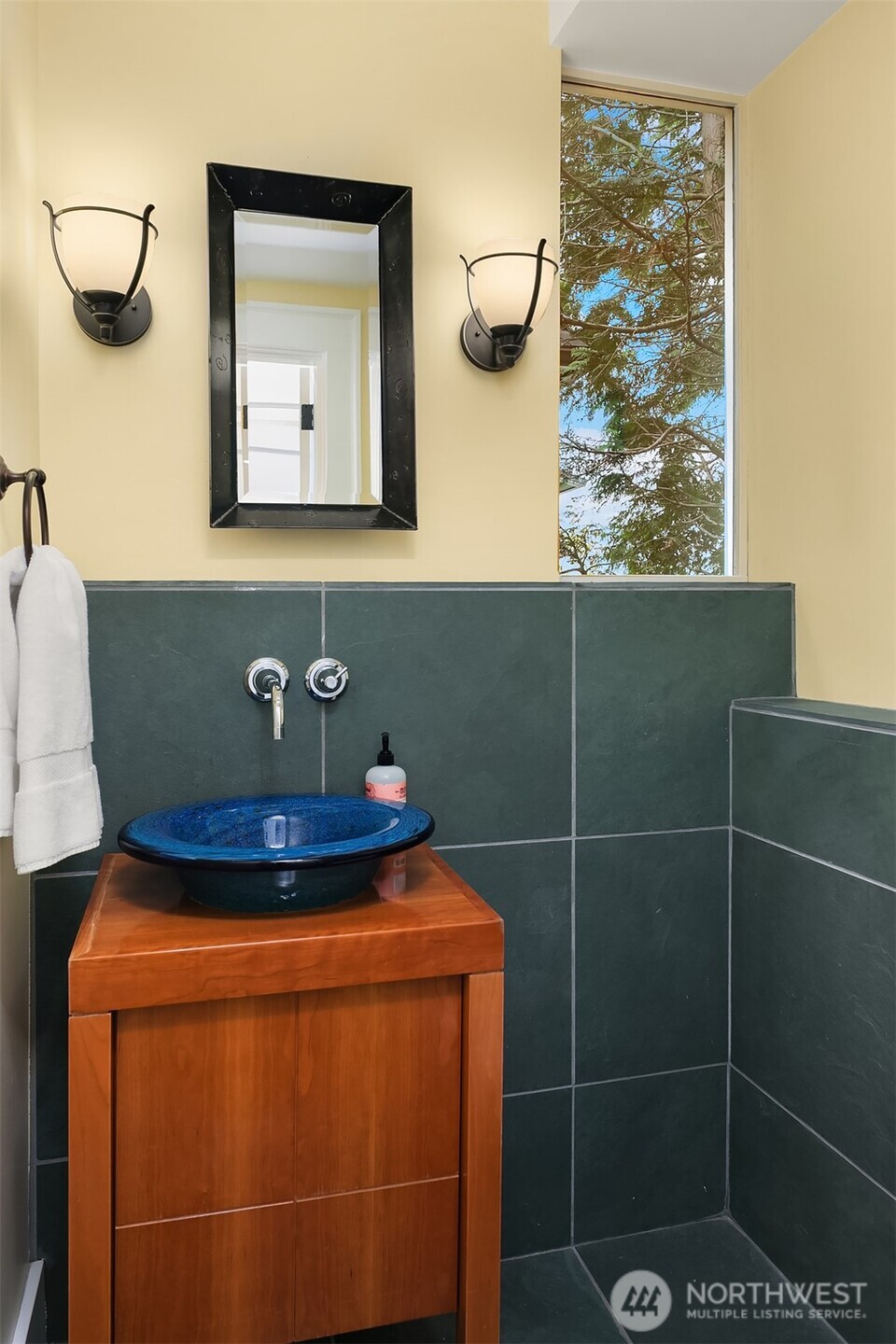 364 Highland Drive , Seattle, WA 98109